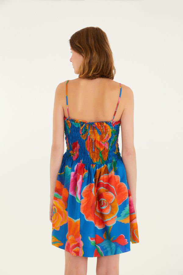 Vestido Curto Estampado Rosas Pintadas