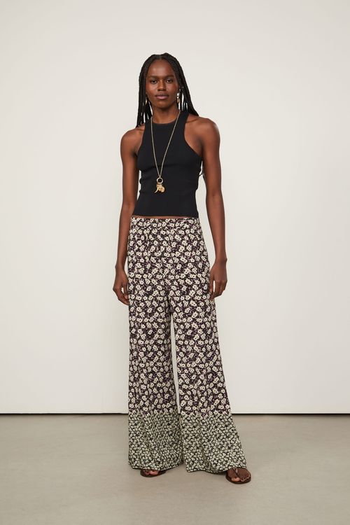 Calça Com Fenda Estampada
