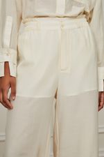 25340873_04516_4-CALCA-PANTALONA-COM-FRANZIDO-NA-LATERAL