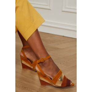 Sandalia De Couro Anabela Color