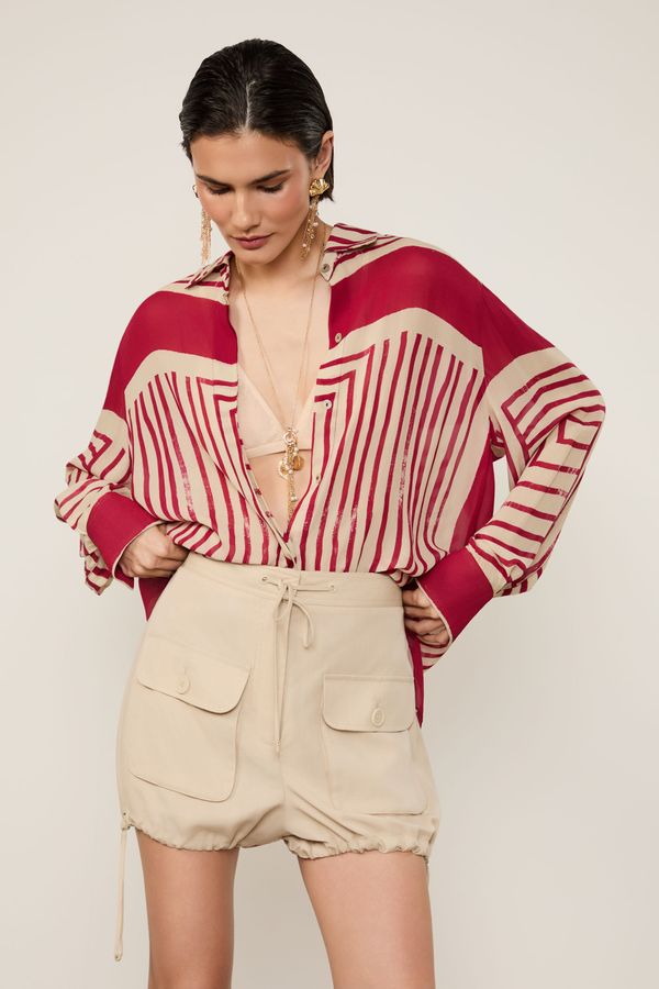 Short De Alfaiataria Com Bolsos Frontais Risca De Giz