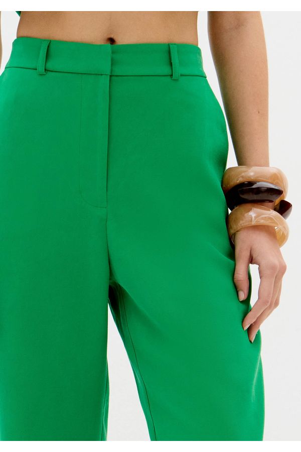 Calça Carrot Cintura Alta Com Bolsos