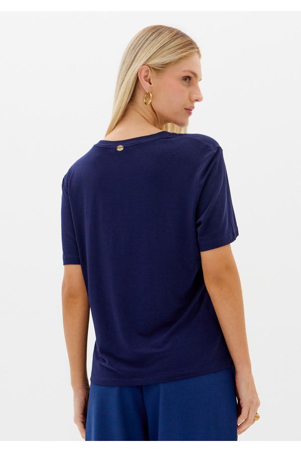 Blusa Com Decote V De Manga Curta
