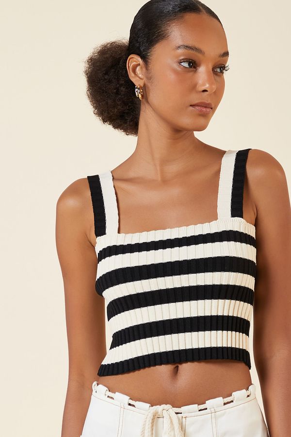 TOP LISTRAS TRICOT PRETO / CREME